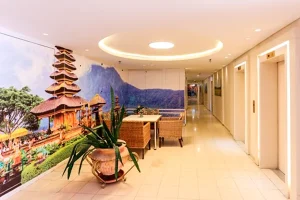 חלל הלובי של גולדן היל דיור מוגן בירושלים - פשוט אפס