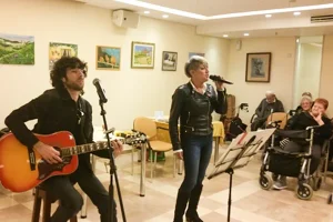 הופעה בגולדן היל דיור מוגן