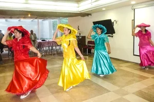 מופע רקדניות בגולדן היל