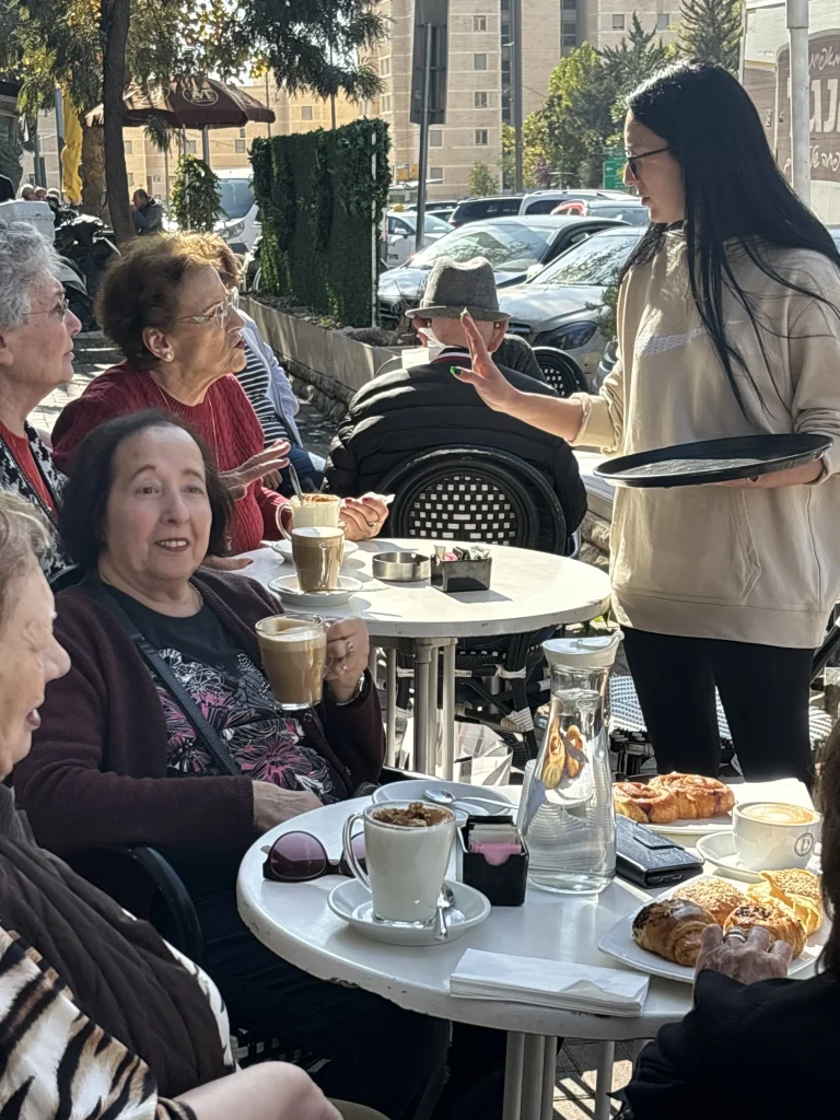 דיור מוגן קרוב לבית קפה ולהמון מרכזי בילוי בירושלים